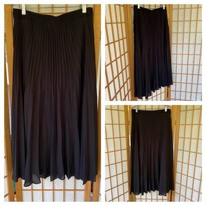 Max Studio Black Maxi Graduated Pleat Skirt SZ M